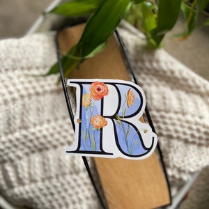 Pegatina R de 3", R es para ranunculus, botones de oro, monograma de una sola letra, alfabeto floral, pegatina de flores, calcomanía personal, regalo para ella