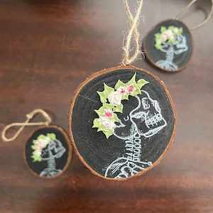 Flower crown skeleton hand painted wood slice ornament, Halloween on Christmas, gothic wall art, wooden painting, textured art, floral skull
