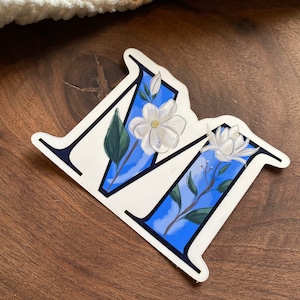 Pegatina de 3 "M, M es para Magnolia, monograma de una sola letra, alfabeto floral, pegatina de flores, calcomanía personal, regalo para ella