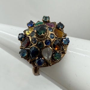 Vintage 14k Gold Thai Prinzessin 3,7g Multicolor Stein Ring kegelförmig Größe 5,5 J3