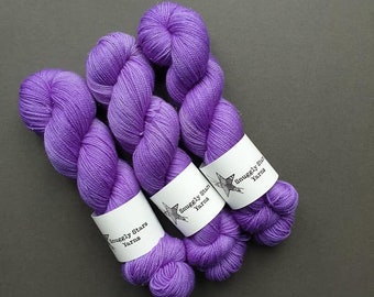 Sparkle Glam Base - VIOLET -  Hand Dyed Yarn 100g - Superwash Merino / Nylon / Gold Stellina Yarn. Sock Yarn 4-ply - Wool