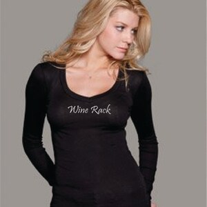 Wein-Rack Langarm mit STRASS &quot;Wine Rack&quot; Logo ~ &quot;Wine Rack&quot; ist eine eingetragene TM