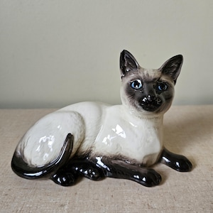 Vintage Beswick Siamese with Blue Eyes, Made in England, Makers Mark, Cat Figurine, Collectors Grade