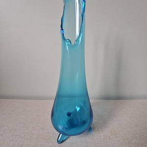 Vintage LE Smith Swung Vase, Art Glass, Smoothie Glass, Three Toed Footed, Peacock Blue, 12&quot; Tall