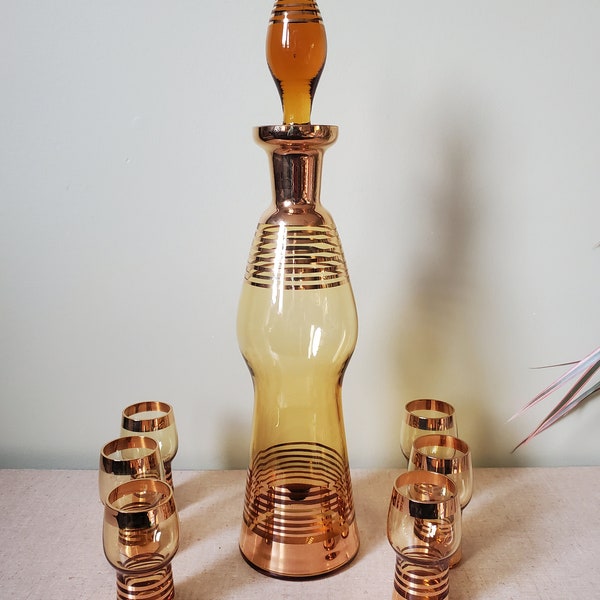 1960s Amber and Gold Decanter and Glasses Refreshment Set, Tapered, Footed, Gold Detail