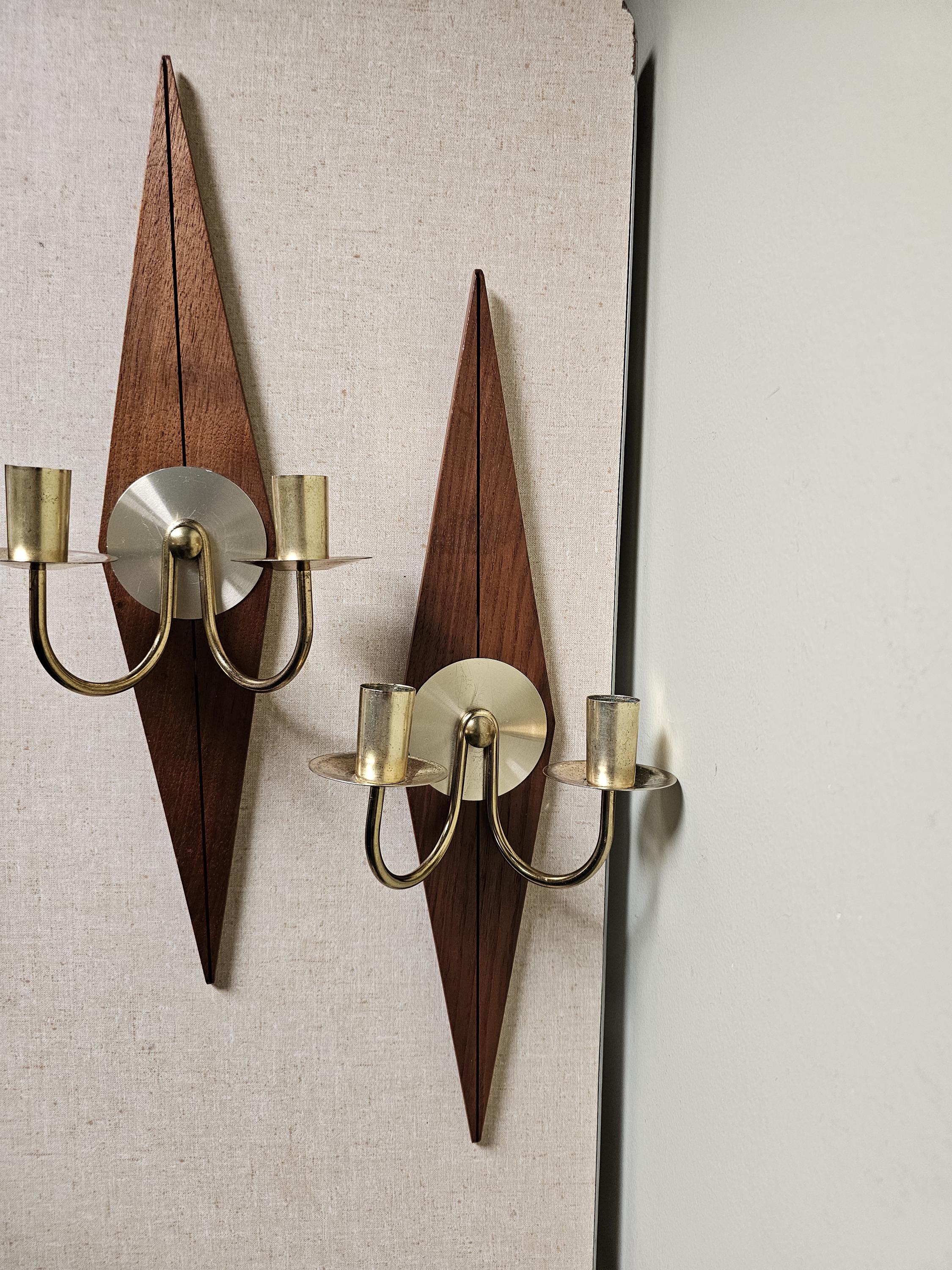 Par de apliques de pared con forma de vela atómica de los años 60, teca y latón, decoración de pared vintage de mediados de siglo, MCM, decoración de los años 60, sala de estar de mediados de siglo