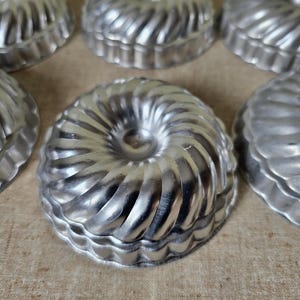Vintage Aluminum Baking Tins or Molds, Round Fluted Shape, Early 50s Baking  9 piece set, cookies, tarts, muffins, mini cakes, jello