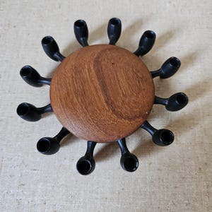 Deense ronde kandelaar van teak en gietijzer uit het midden van de eeuw van Digsmed Denmark, minimalistisch, deco uit de jaren 60, origineel label