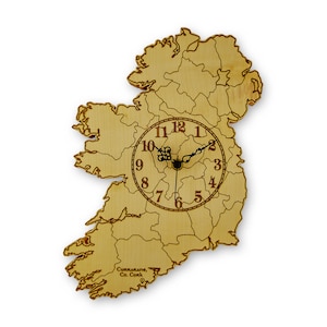 Irland Karte Holzwanduhr, personalisierte Holzuhr, handgemachtes irisches Geschenk, Holzwanddekor, Vatertagsgeschenk.