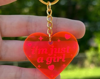 I'm Just A Girl」ホットピンク半透明ハートアクリルキーホルダー