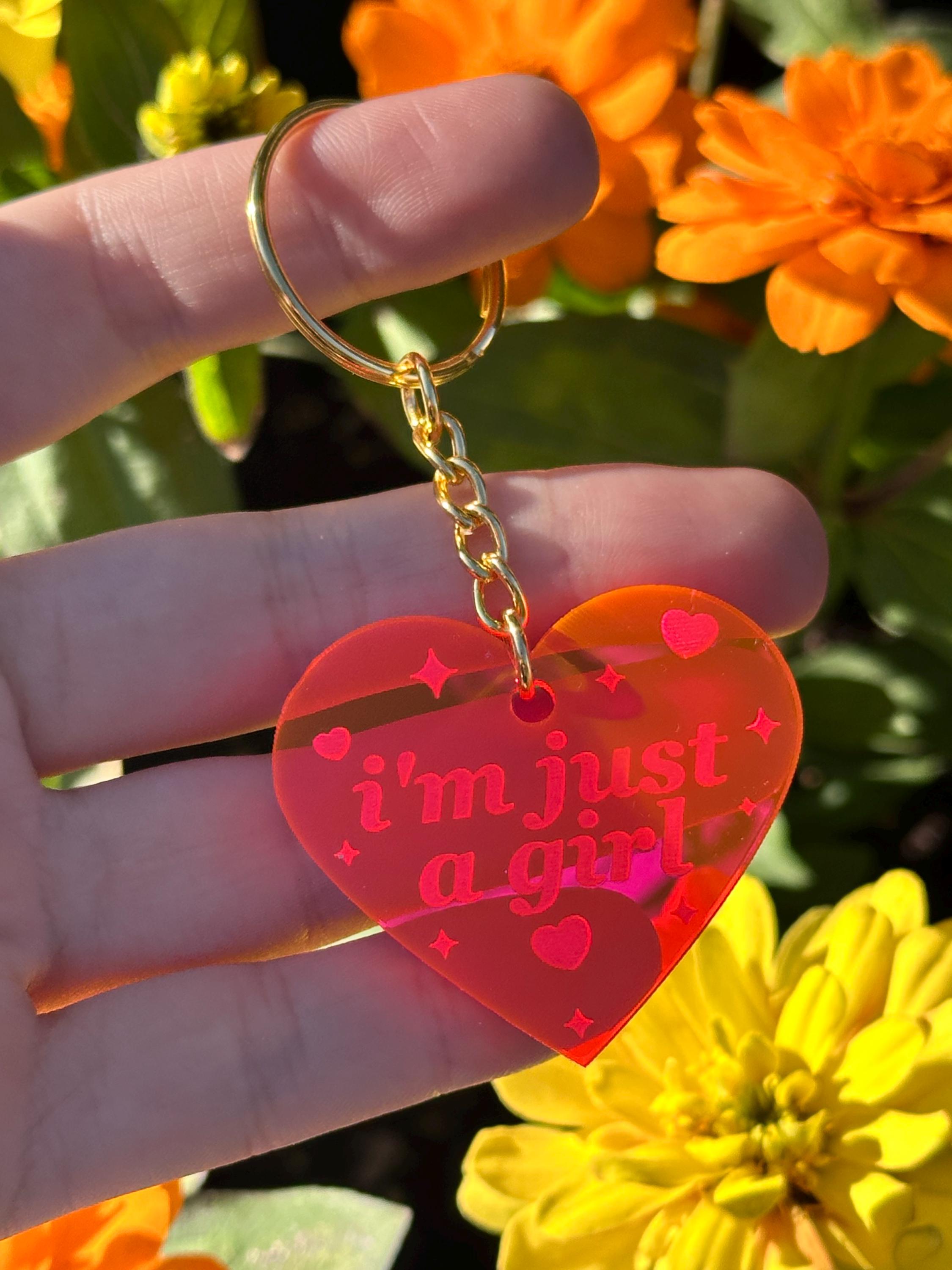 I'm Just A Girl」ホットピンク半透明ハートアクリルキーホルダー