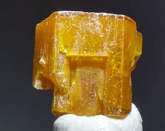 Mimetite crystal with hopper habit, Pingtouling Mine, Guangdong Province, China (6mm) B3416