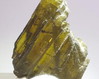 Epidote clinozoisite with faden habit, Shigar valley, Pakistan, 14mm, B3419