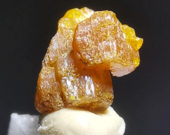 Mimetite crystal cluster, Pingtouling Mine, Guangdong Province, China (6mm) B3415