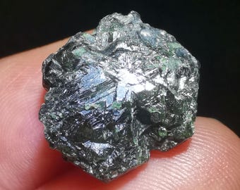 Chrysoberyl var. Alexandrite, Novello Mine Zimbabwe, 17mm in length, good sixling form and nice colour change, B3401