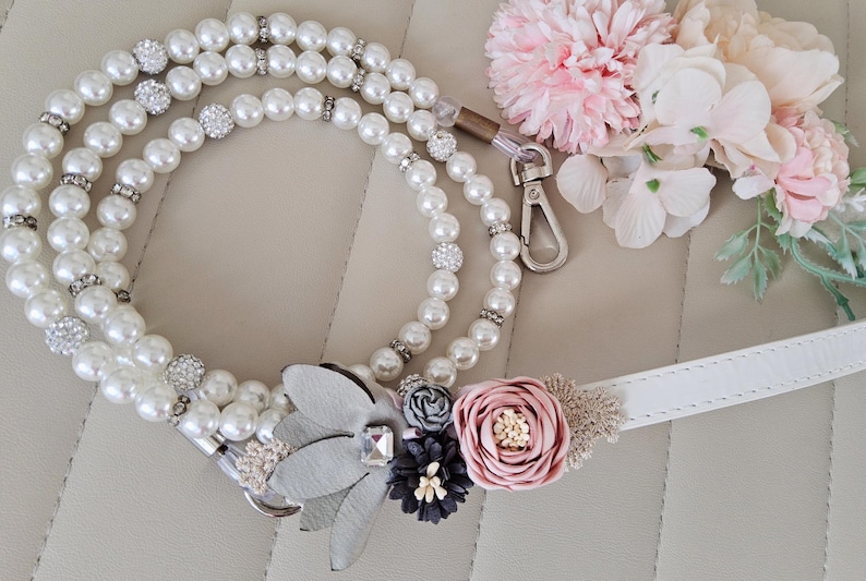 Vackert pärlkoppel för hundar. Rosa blomma Litet hundkoppel. Hundpresent, hundkoppel i tekopp. Bröllopshundkoppel, hundbröllopshundkoppel. Valpkoppel. bild 4