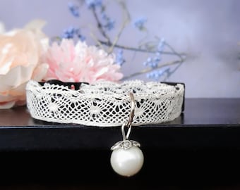 Beautiful Cat lace collar with pearl ,black collar with ivory lace.Pet party collar. Small dog wedding collar. Birthday gift for cat