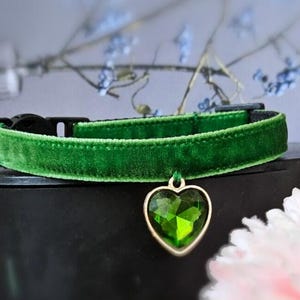 Cat collar.Cute green rhinestone Cat collar,breakaway green velvet tiny dog collar,Kitten collar.Birthday cat gift,Puppy collar.puppy gift
