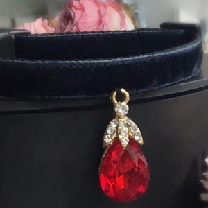 Bellissimo collare di gatto con strass rosso, collare per cani in velluto blu scuro, collare gattino. Collare per cani minuscolo, collare per cani tazza di tè.