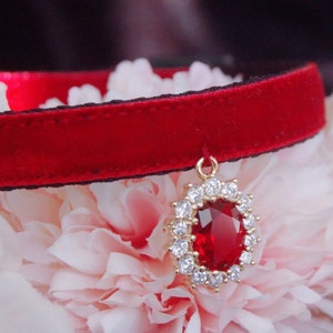 Princess Cat collar.Tiny rhinestone Cat collar,Red velvet tiny dog collar,Kitten collar,Tea cup dog collar,kitty collar.puppy collar.
