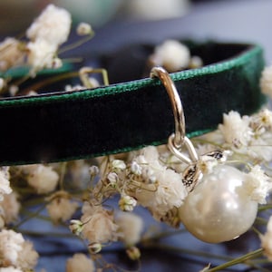 Cute black green velvet Cat collar.Pearl Cat collar,small dog collar.kitty collar,Birthday gift for cat, black green tiny dog collar.puppy