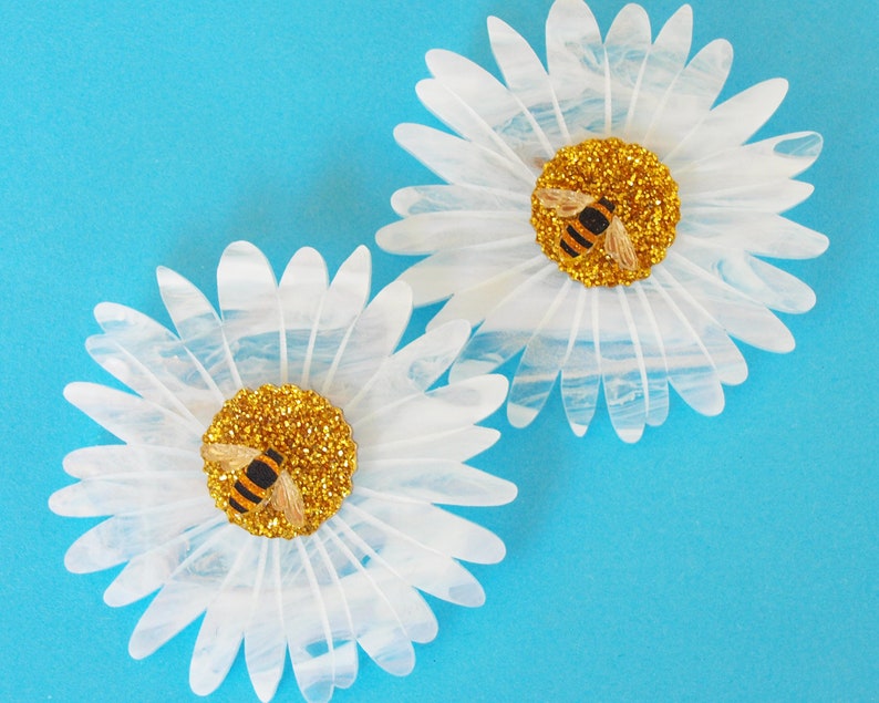 Daisy & Bee Brooch in White Marbled Acrylic image 3