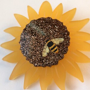 Broche tournesol et abeille en acrylique orange givré