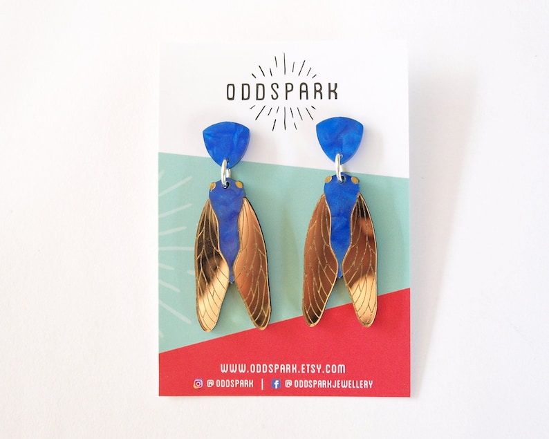 Cicada Dangly Oorbellen in Gouden Spiegel en Blauw Acryl afbeelding 2