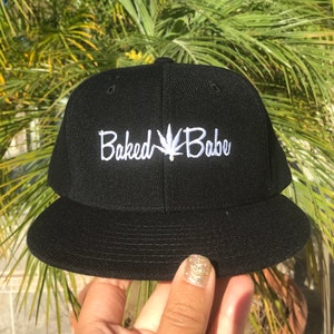 BLACK EMBROIDERED SNAPBACK