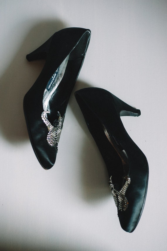 Vintage Satin Stuart Weitzman Black Pumps / 1980s… - image 2