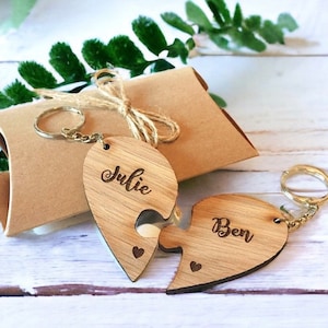 Paar Schlüsselanhänger | Jigsaw Schlüsselanhänger aus Holz | Geschenke zum 5.Jahrestag | Hochzeitsgeschenk | Schlüsselanhänger aus Holz in Herzform | Valentinstag Geschenk