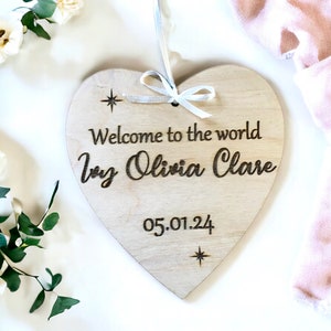 Bienvenido al regalo mundial / Anuncio de bebé / Corazón Nuevo regalo de bebé / Regalo de detalle de nuevo bebé / Idea de baby shower / Guardería de madera
