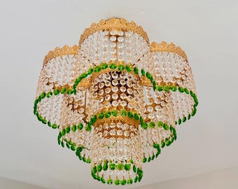 Lampadario vintage a plafone in cristallo - Cristalli verde smeraldo e trasparenti - Dettaglio floreale per il portalampada - Restaurato (5x E27)