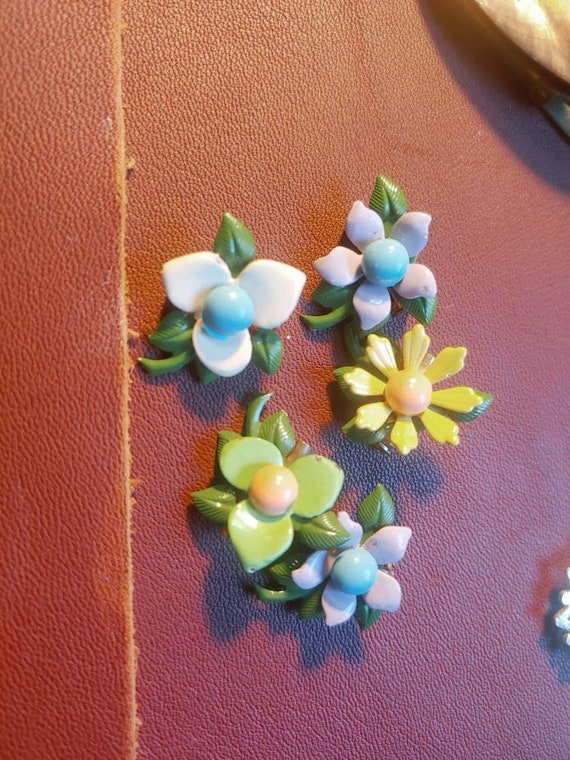 Vintage Miniature Flower Brooches (5) Five
