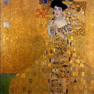 May include: A portrait painting of a woman in a gold dress with a geometric pattern. The background is a gold leaf with a textured surface. The woman is wearing a black hat and a necklace. The painting is in the style of Gustav Klimt.