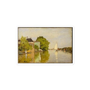 K&ouml;nnte beinhalten: Ein Gem&auml;lde, das eine Kanalszene mit H&auml;usern auf der linken Seite des Bildes und einem Segelboot in der Ferne zeigt. Das Wasser ist ruhig und reflektierend, und der Himmel ist hellblau.