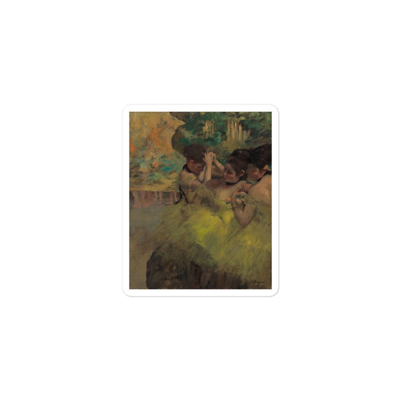 Puede incluir: Tres bailarinas con vestidos verdes y amarillos posan juntas en una pintura. Las bailarinas est&aacute;n en un estilo de enfoque suave, con sus rostros ocultos por sus manos y cabello.