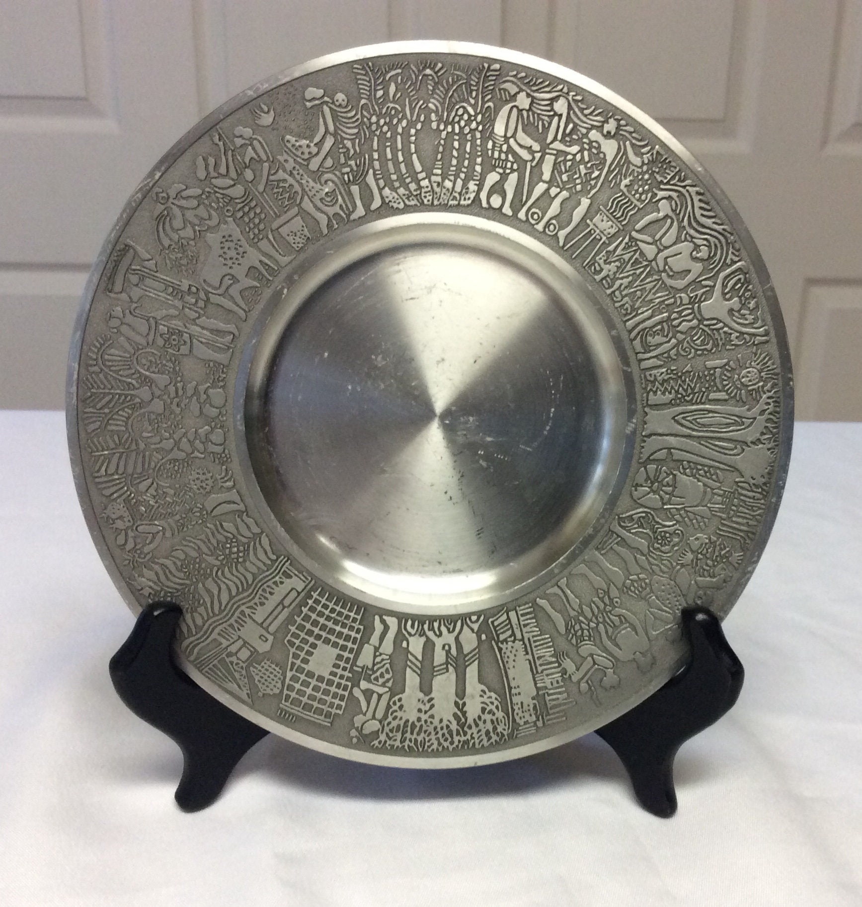 アンティーク雑貨 selangor pewter 97% Selangor 97% Pewter Decorative Collectors Plate With Multicultural