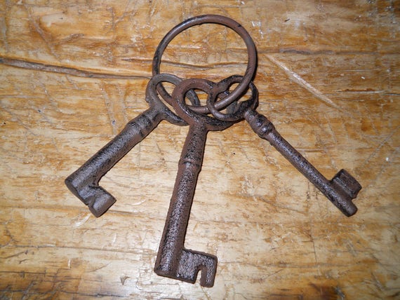 Large CAST IRON JAIL Keys Ring House RUSTIC WESTERN Prison Key Lock SKELETON