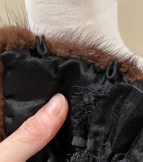 Vampire’s Romance Neck Wrap - image 7