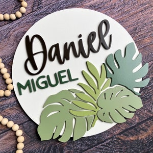 Letrero de madera personalizado con nombre en 3D - Decoración de guardería con temática de bosque, selva y bosque - Letrero redondo de madera de 38 cm