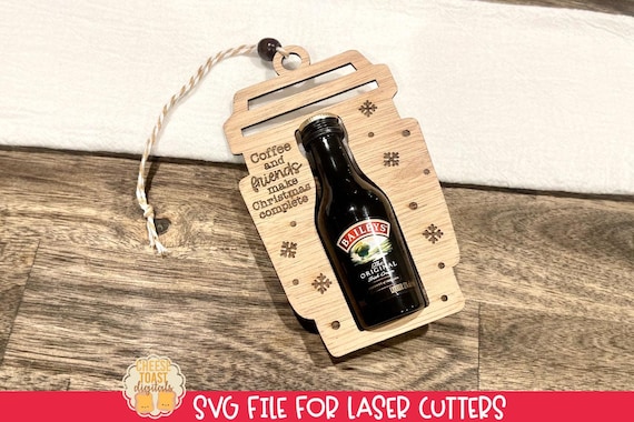 Shooter Schnapsflaschen-Halter-Verzierung SVG, Schnapsflaschen-Verzierung SVG, lustiges Alkohol-Weihnachtsgeschenk, Bailey's Kaffeetasse-Mini-Flaschenträger