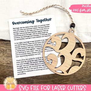 Superar juntos - Adorno de tarjeta de historia SVG, Regalo para cónyuge, Encanto de coche, Regalo de esposa o marido, Adorno de Navidad de matrimonio, Tarjeta de historia SVG