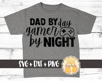 Dad By Day Gamer By Night SVG PNG DXF Cut Files, Vatertagsshirt, Geschenk für Papa, Videospiele, Game Controller, Konsole, Cricut, Silhouette