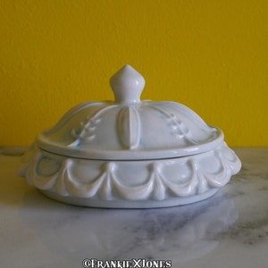20&#39;s Blue & White Glazed Porcelain Canister
