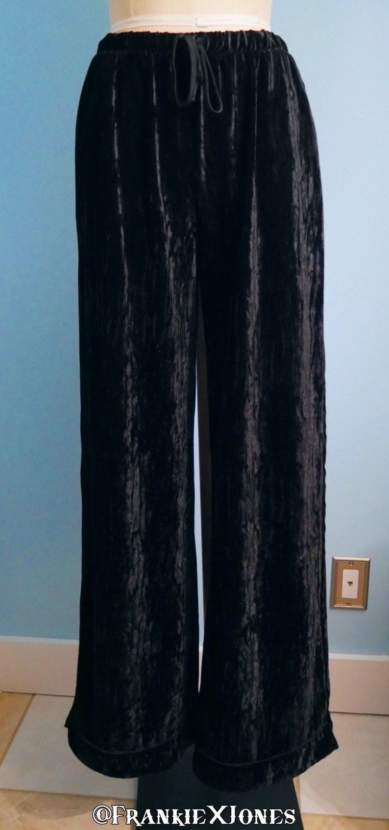 M Black Velvet Bell Bottom Pants S Mossimo