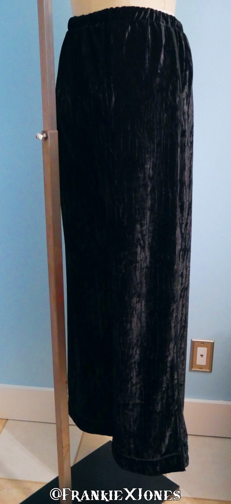 M Black Velvet Bell Bottom Pants S Mossimo