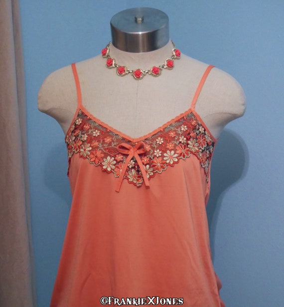 1970's Peach Embroidered Foral Camisole - image 4