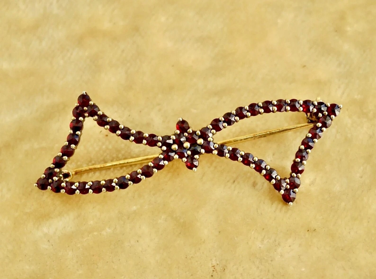 Vintage Bohemian Garnet Gold Plated 900 Silver Bow Ribbon Brooch Lapel Pin
