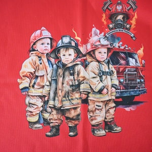 Panneau hydrofuge trois petits pompiers pour sac cabas chaises 50 x 50 cm